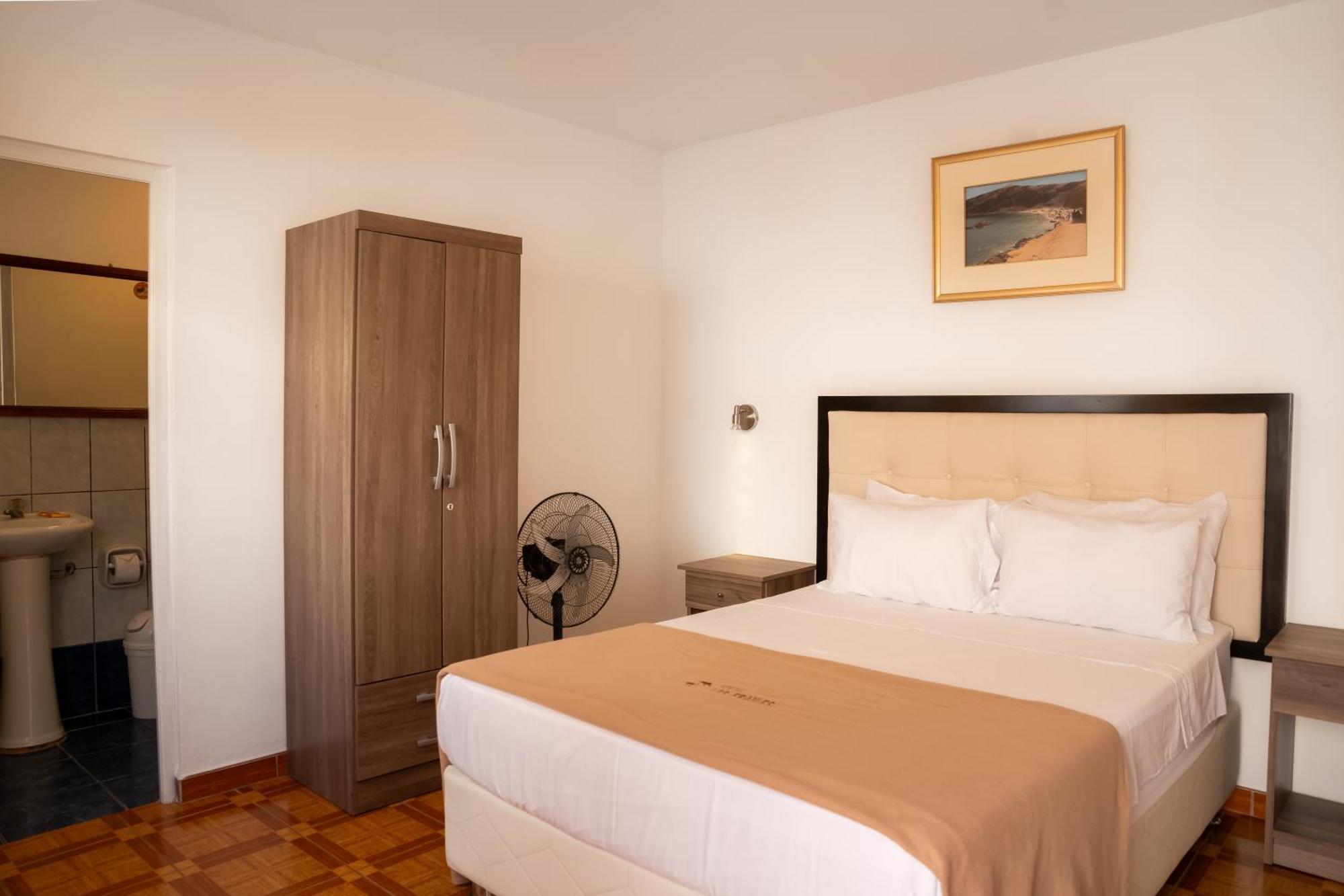 Hostal Los Frayles Паракас Экстерьер фото