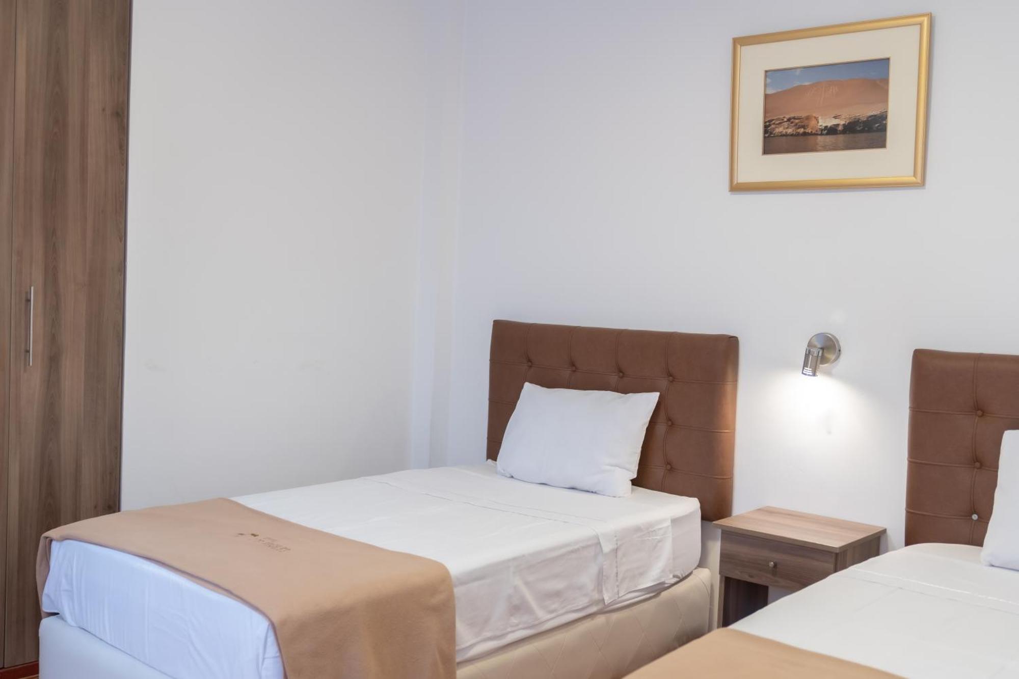 Hostal Los Frayles Паракас Экстерьер фото